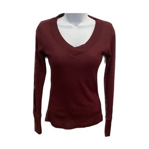 Maroon long sleeve v neck shirt